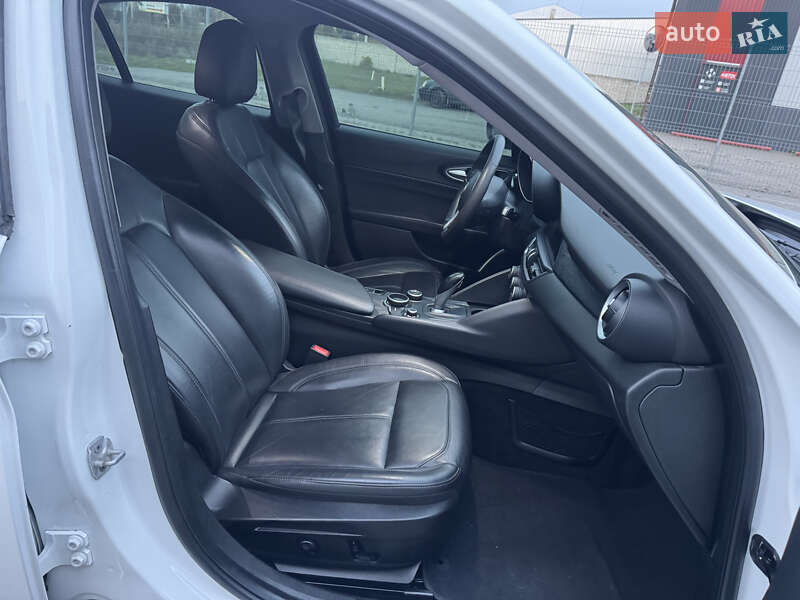 Седан Alfa Romeo Giulia 2019 в Луцке фото 25 Седан Alfa Romeo Giulia 2019 в Луцке