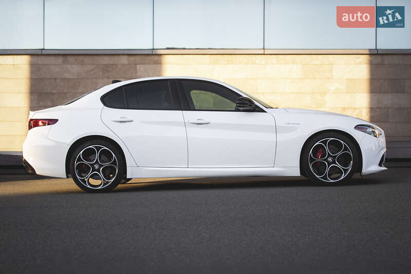 Седан Alfa Romeo Giulia 2022 в Киеве