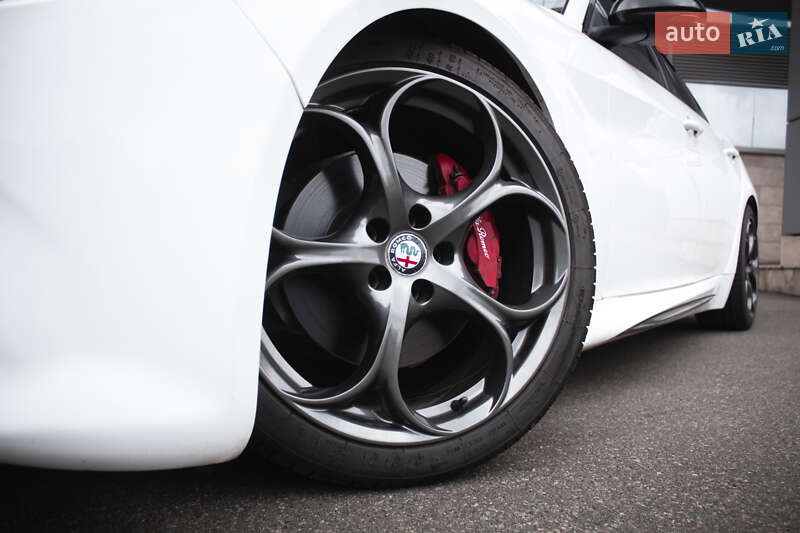 Седан Alfa Romeo Giulia 2019 в Киеве фото 8 Седан Alfa Romeo Giulia 2019 в Киеве