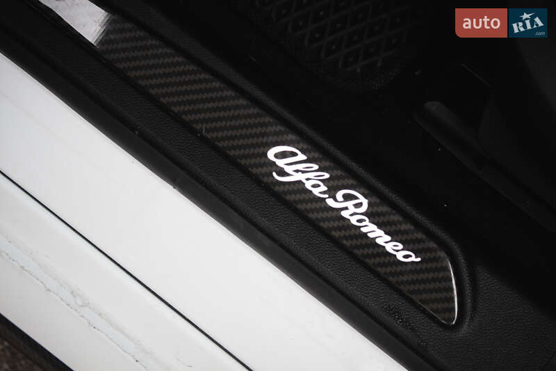 Седан Alfa Romeo Giulia 2019 в Киеве фото 37 Седан Alfa Romeo Giulia 2019 в Киеве