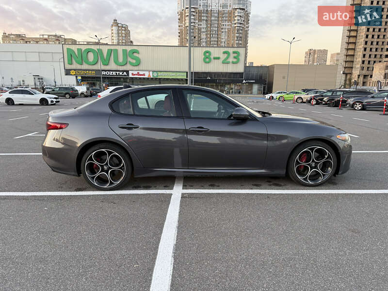 Седан Alfa Romeo Giulia 2022 в Киеве