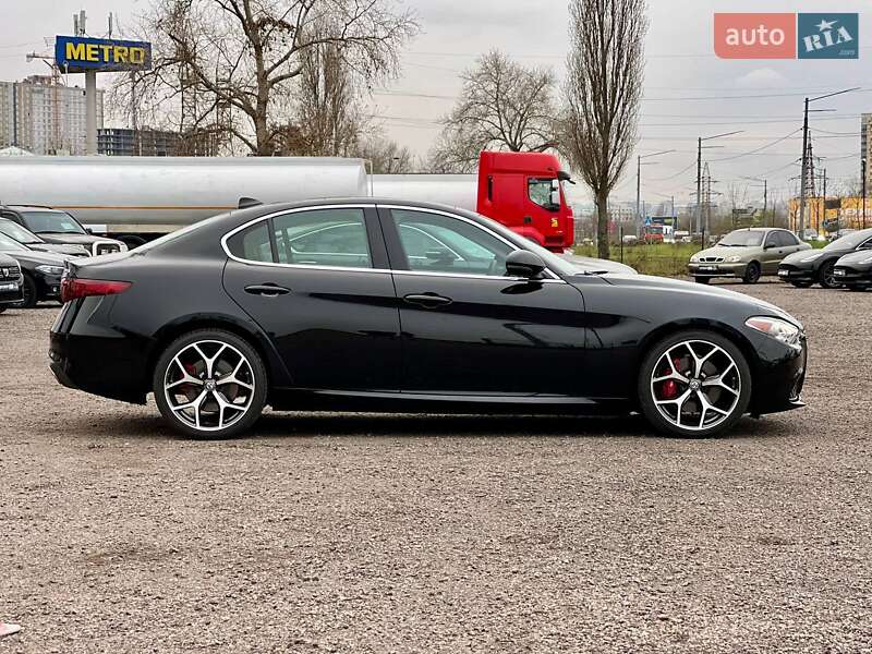 Седан Alfa Romeo Giulia 2018 в Киеве фото 5 Седан Alfa Romeo Giulia 2018 в Киеве