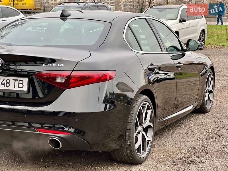 Седан Alfa Romeo Giulia 2018 в Киеве фото 13 Седан Alfa Romeo Giulia 2018 в Киеве