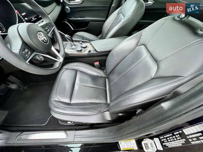 Седан Alfa Romeo Giulia 2018 в Киеве фото 20 Седан Alfa Romeo Giulia 2018 в Киеве