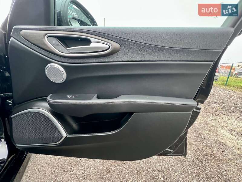 Седан Alfa Romeo Giulia 2018 в Киеве фото 32 Седан Alfa Romeo Giulia 2018 в Киеве