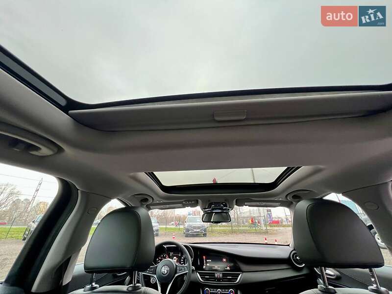 Седан Alfa Romeo Giulia 2018 в Киеве фото 37 Седан Alfa Romeo Giulia 2018 в Киеве