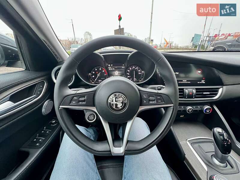 Седан Alfa Romeo Giulia 2018 в Киеве фото 40 Седан Alfa Romeo Giulia 2018 в Киеве