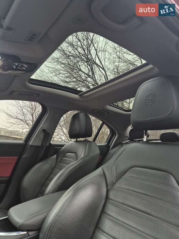 Седан Alfa Romeo Giulia 2020 в Киеве фото 8 Седан Alfa Romeo Giulia 2020 в Киеве