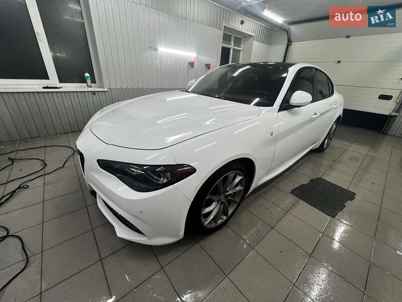 Седан Alfa Romeo Giulia 2022 в Киеве