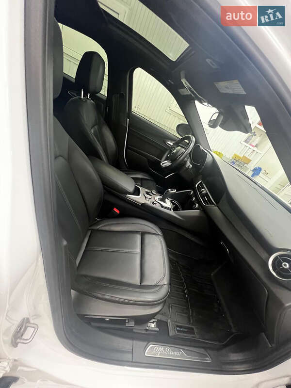 Седан Alfa Romeo Giulia 2022 в Киеве