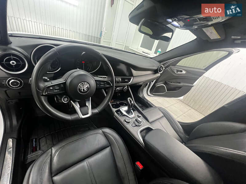 Седан Alfa Romeo Giulia 2022 в Киеве