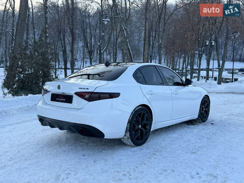 Седан Alfa Romeo Giulia 2020 в Киеве