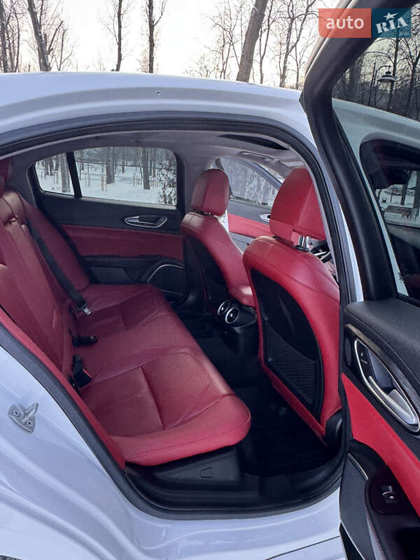 Седан Alfa Romeo Giulia 2020 в Киеве