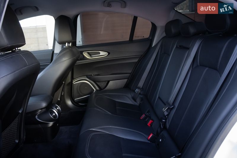 Седан Alfa Romeo Giulia 2020 в Киеве фото 12 Седан Alfa Romeo Giulia 2020 в Киеве