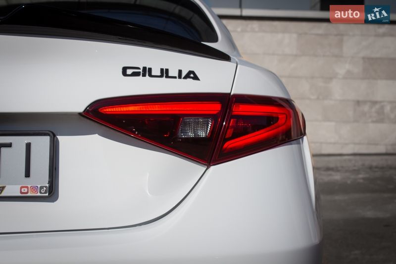 Седан Alfa Romeo Giulia 2020 в Киеве фото 44 Седан Alfa Romeo Giulia 2020 в Киеве