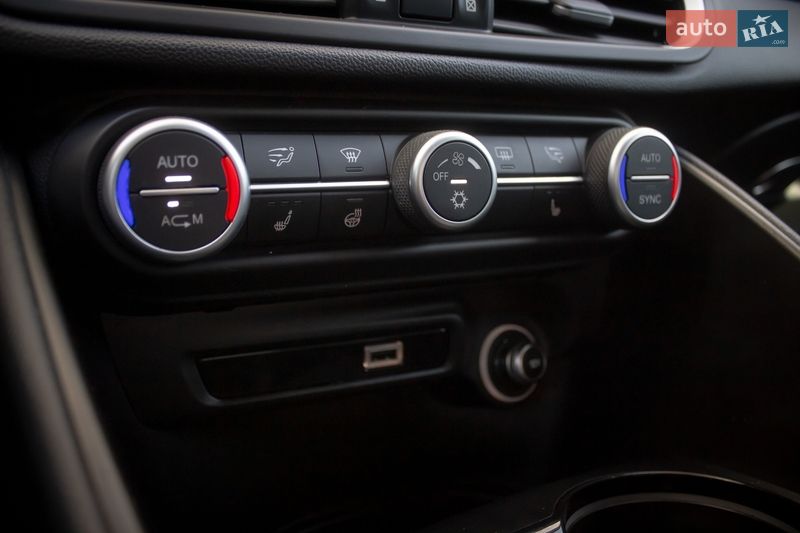 Седан Alfa Romeo Giulia 2020 в Киеве фото 23 Седан Alfa Romeo Giulia 2020 в Киеве