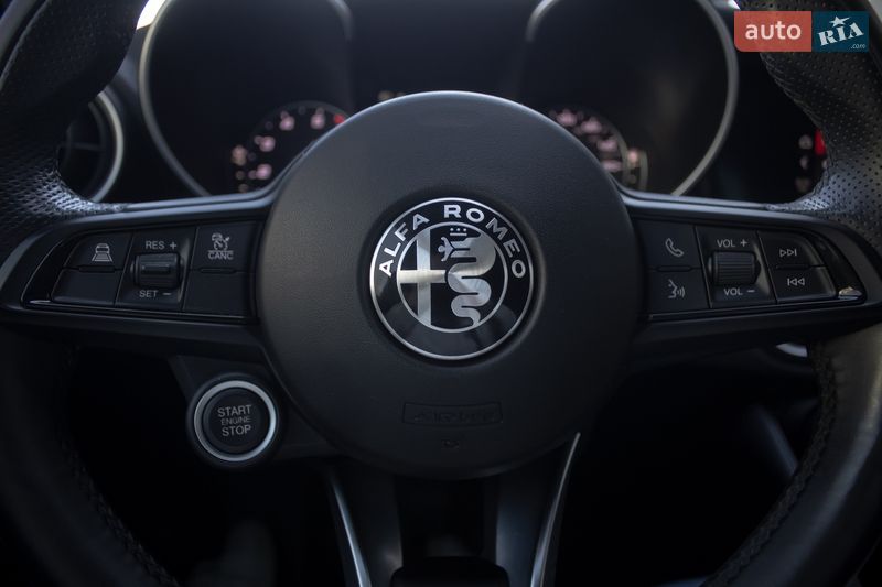 Седан Alfa Romeo Giulia 2020 в Киеве фото 15 Седан Alfa Romeo Giulia 2020 в Киеве