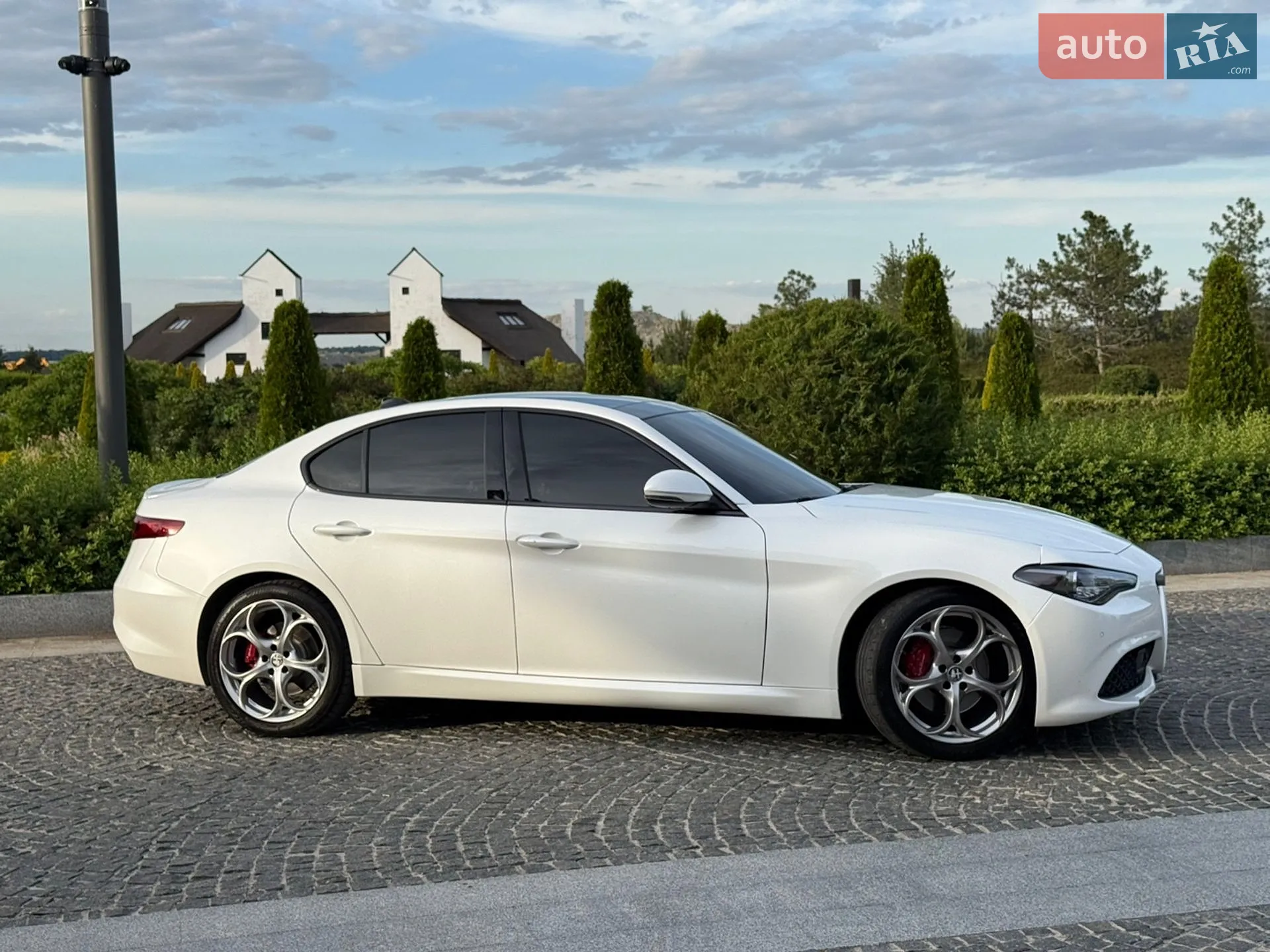 2017 Alfa Romeo Giulia - мініатюра 2