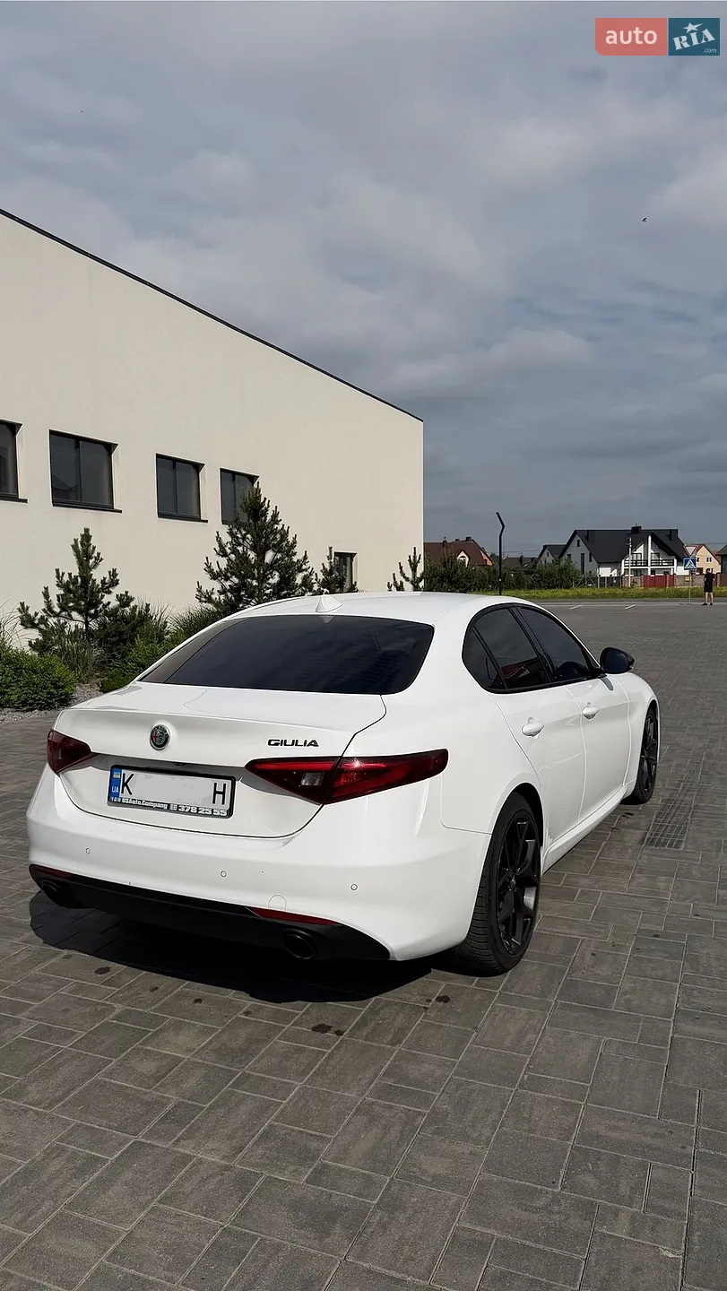 2019 Alfa Romeo Giulia - мініатюра 2