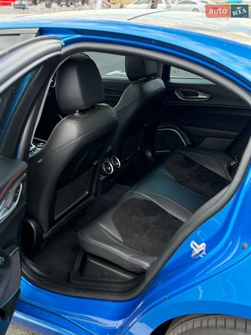 2017 Alfa Romeo Giulia - мініатюра 5