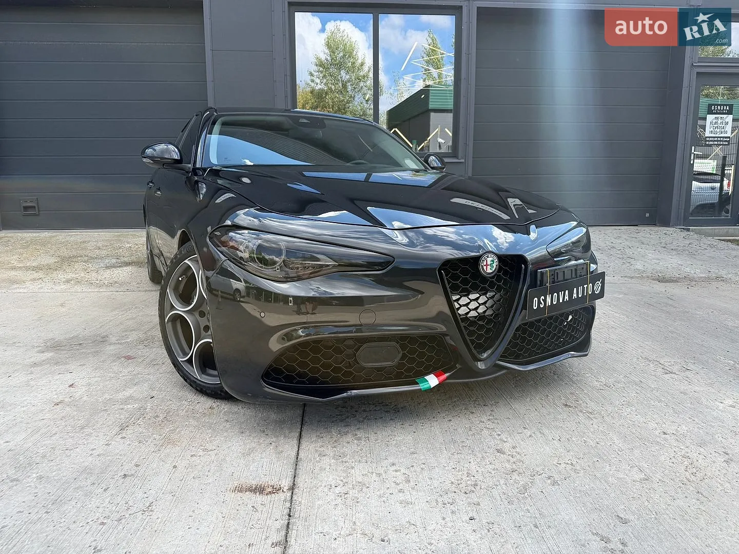 2017 Alfa Romeo Giulia - мініатюра 4