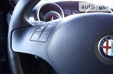 Хэтчбек Alfa Romeo Giulietta 2012 в 