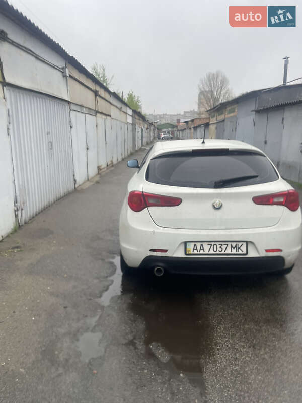 Седан Alfa Romeo Giulietta 2011 в Києві