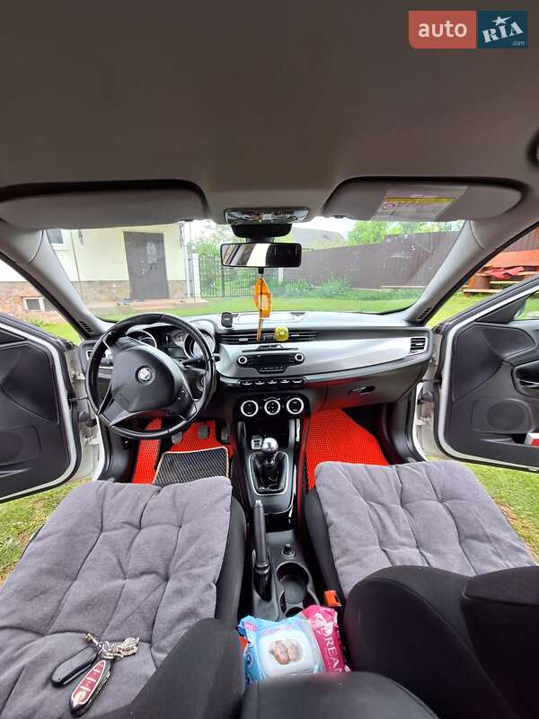 Хэтчбек Alfa Romeo Giulietta 2010 в Дрогобыче