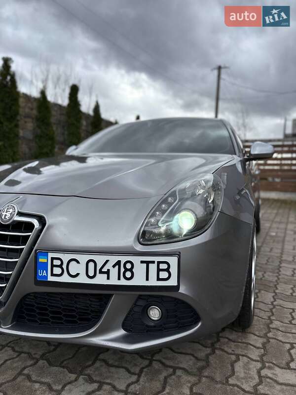 Хэтчбек Alfa Romeo Giulietta 2010 в Стрые