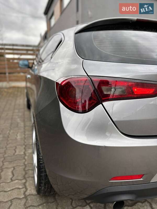Хэтчбек Alfa Romeo Giulietta 2010 в Стрые