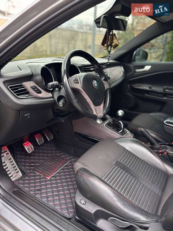 Хэтчбек Alfa Romeo Giulietta 2010 в Стрые