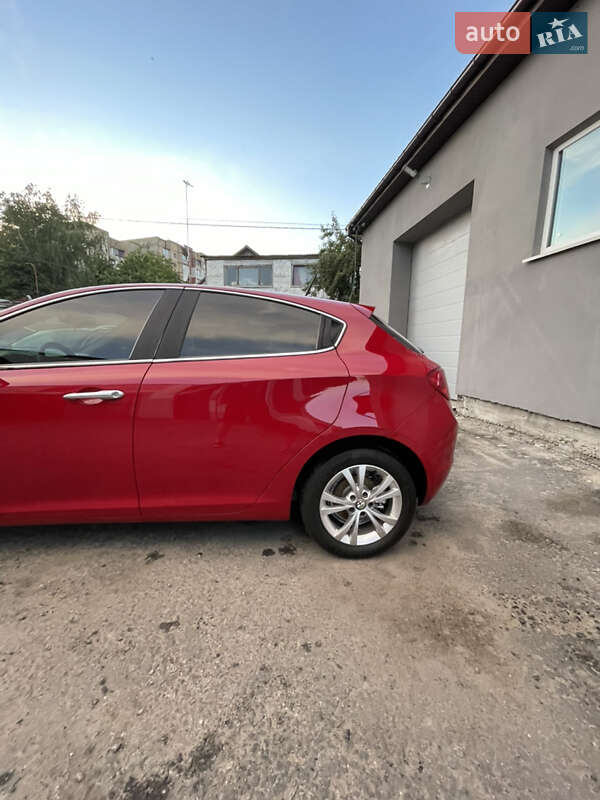 Хэтчбек Alfa Romeo Giulietta 2012 в Житомире