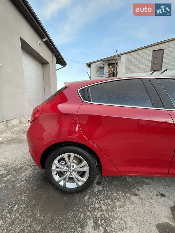 Хэтчбек Alfa Romeo Giulietta 2012 в Житомире