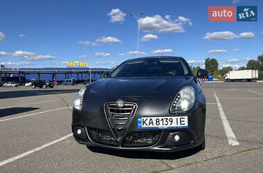 Хэтчбек Alfa Romeo Giulietta 2012 в 