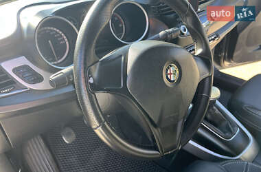 Хэтчбек Alfa Romeo Giulietta 2012 в 