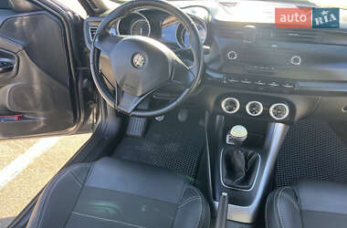 Хэтчбек Alfa Romeo Giulietta 2012 в 