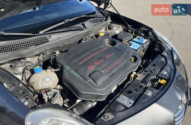 Хэтчбек Alfa Romeo Giulietta 2012 в 