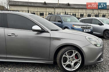 Хэтчбек Alfa Romeo Giulietta 2010 в 