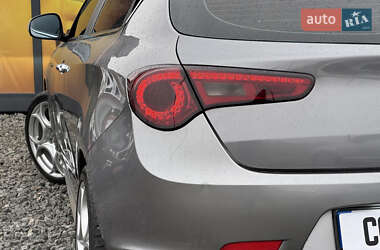 Хэтчбек Alfa Romeo Giulietta 2010 в 