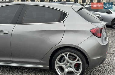 Хэтчбек Alfa Romeo Giulietta 2010 в 