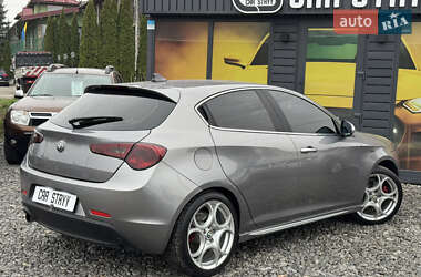 Хэтчбек Alfa Romeo Giulietta 2010 в 