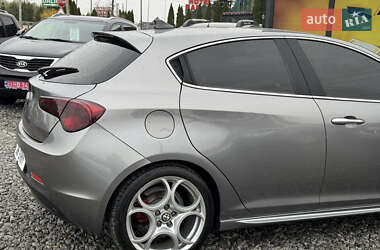 Хэтчбек Alfa Romeo Giulietta 2010 в 