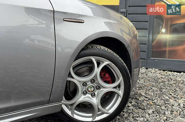 Хэтчбек Alfa Romeo Giulietta 2010 в 