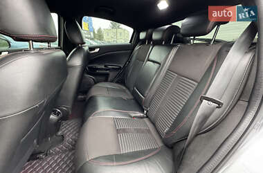 Хэтчбек Alfa Romeo Giulietta 2010 в 
