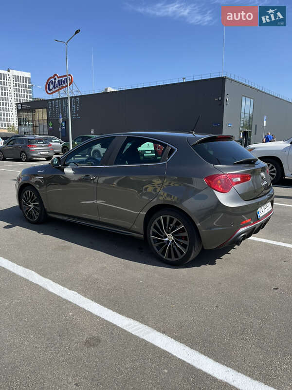Хэтчбек Alfa Romeo Giulietta 2015 в Киеве