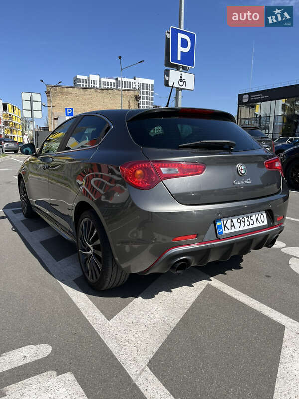 Хэтчбек Alfa Romeo Giulietta 2015 в Киеве