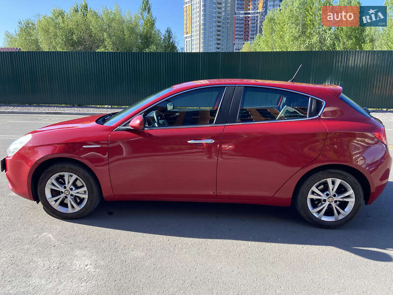 Хэтчбек Alfa Romeo Giulietta 2012 в Киеве