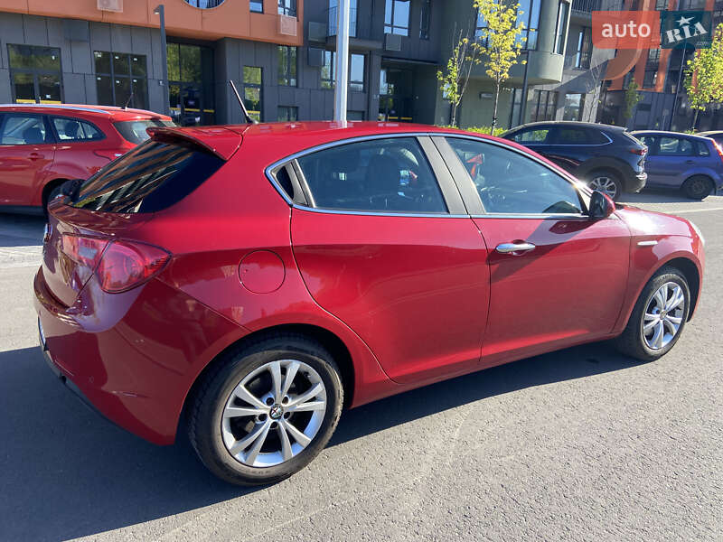 Хэтчбек Alfa Romeo Giulietta 2012 в Киеве