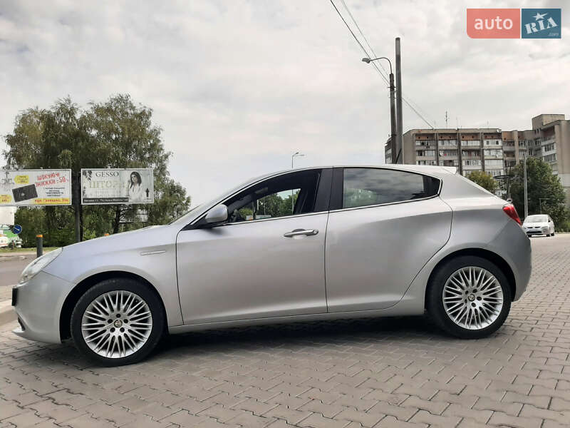 Хетчбек Alfa Romeo Giulietta 2011 в Івано-Франківську фото 6 Хетчбек Alfa Romeo Giulietta 2011 в Івано-Франківську