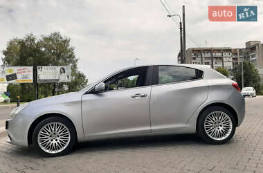 Хэтчбек Alfa Romeo Giulietta 2011 в 